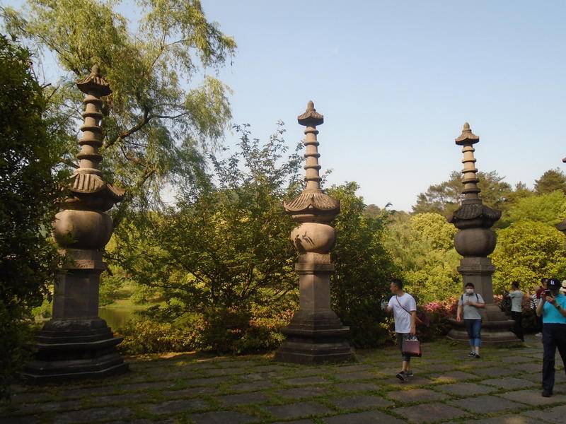妙高台又名"妙高峰",或"天柱峰"雪窦山弥勒大佛