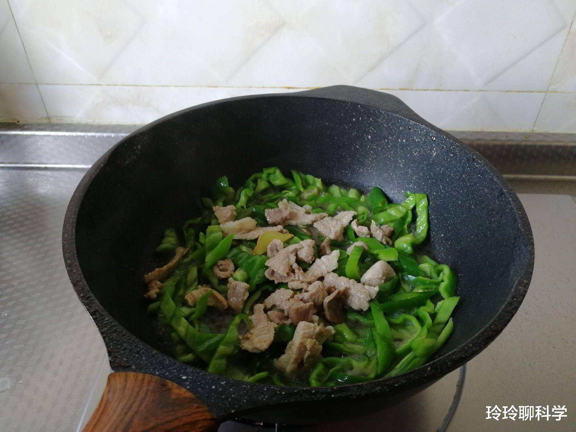 炒肉丝时怎么才能不柴又滑又嫩 385adffd1da34e17a0013237e44ba71e.jpeg