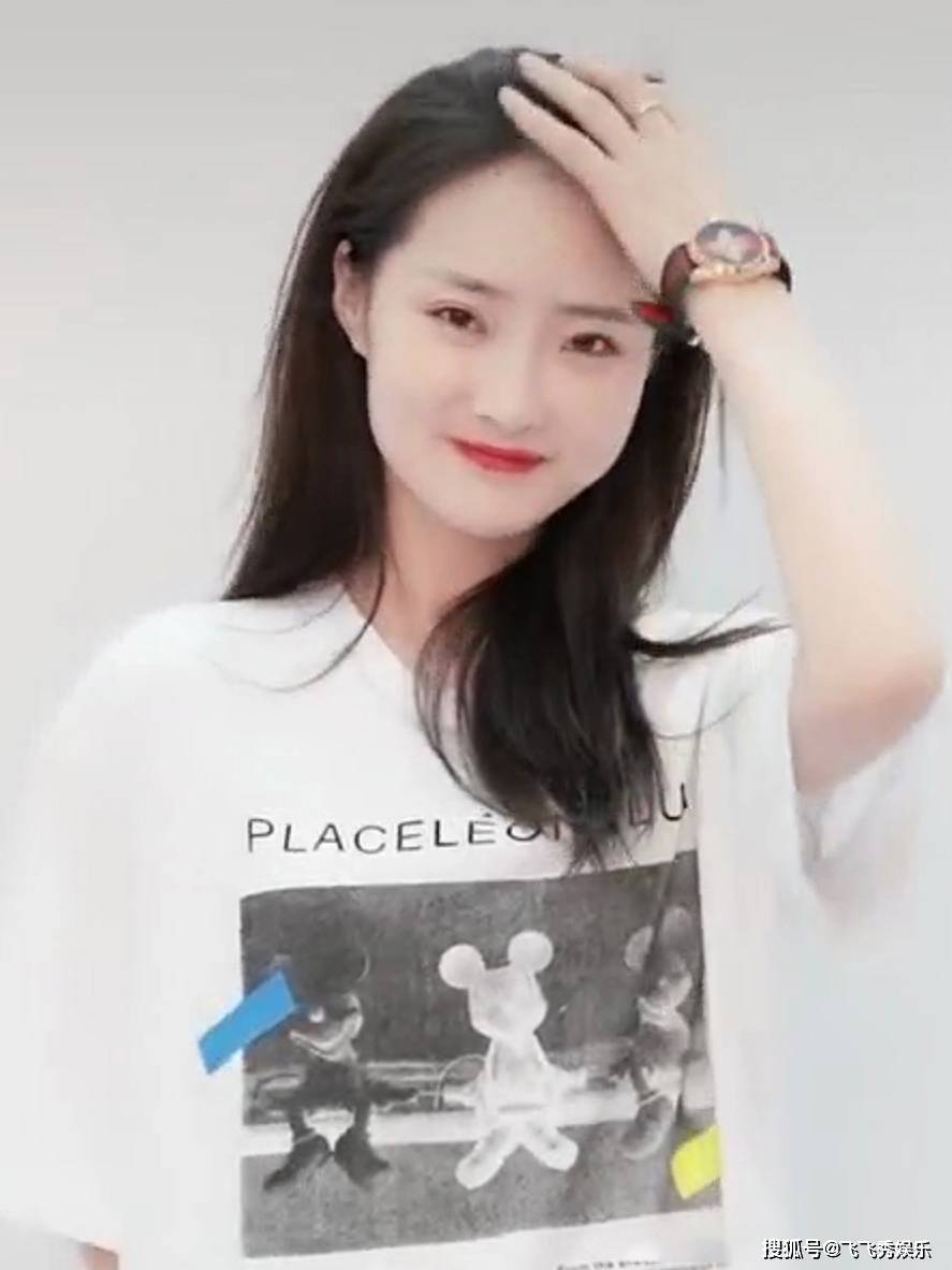 薛之谦的粉丝终于如愿以偿晨妍见到爱豆的激动心情让小黄嫉妒万分