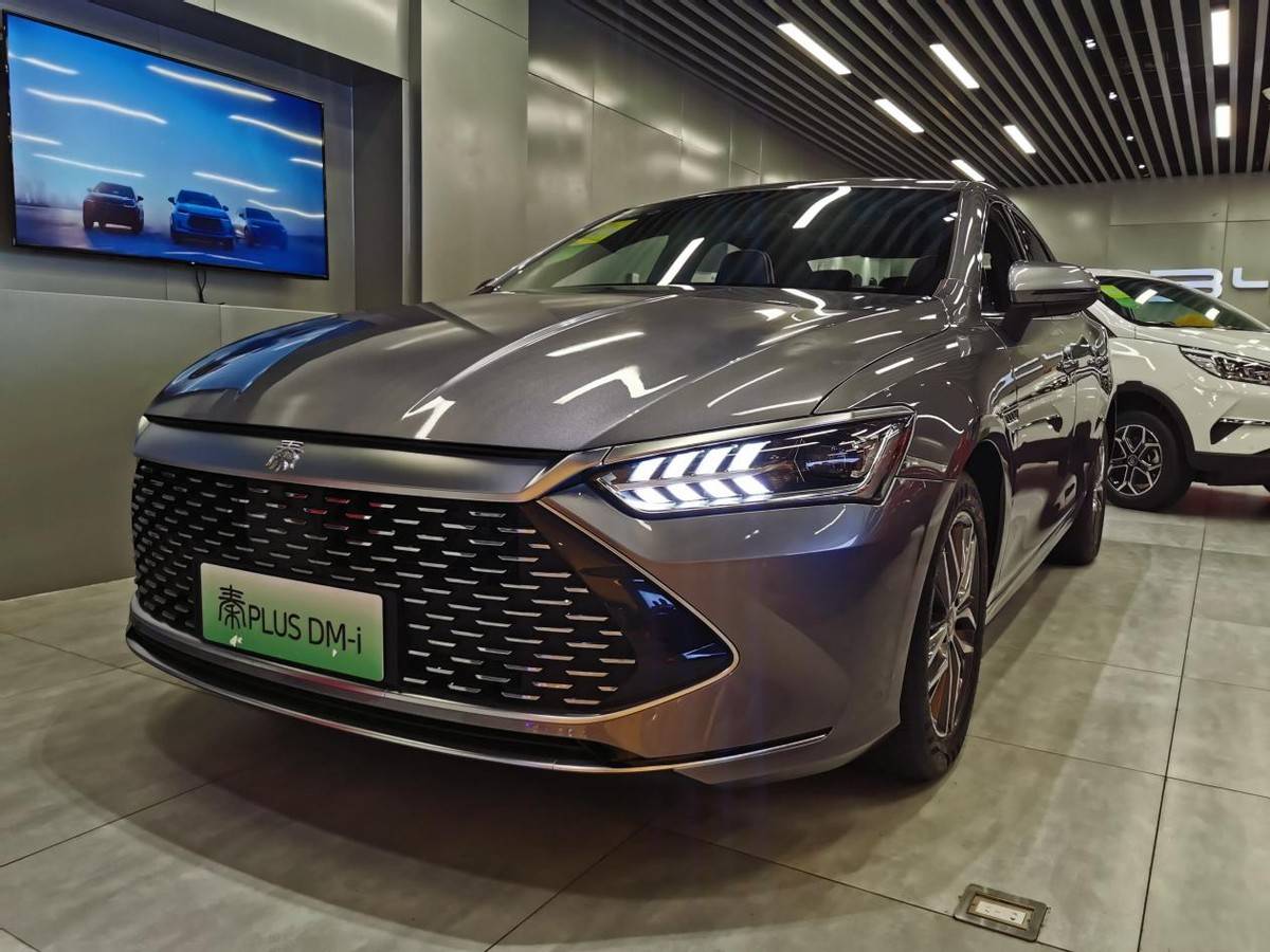 秦plusdmi实拍简评搭载超混动力内饰很对年轻人胃口