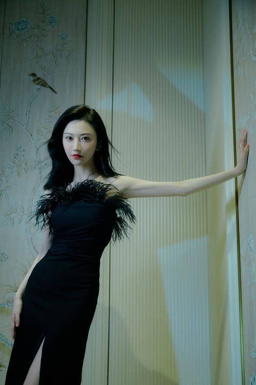 景甜惊艳写真大片黑色 ce5bfcd5e72a4791b94627e4916fde3a.jpeg