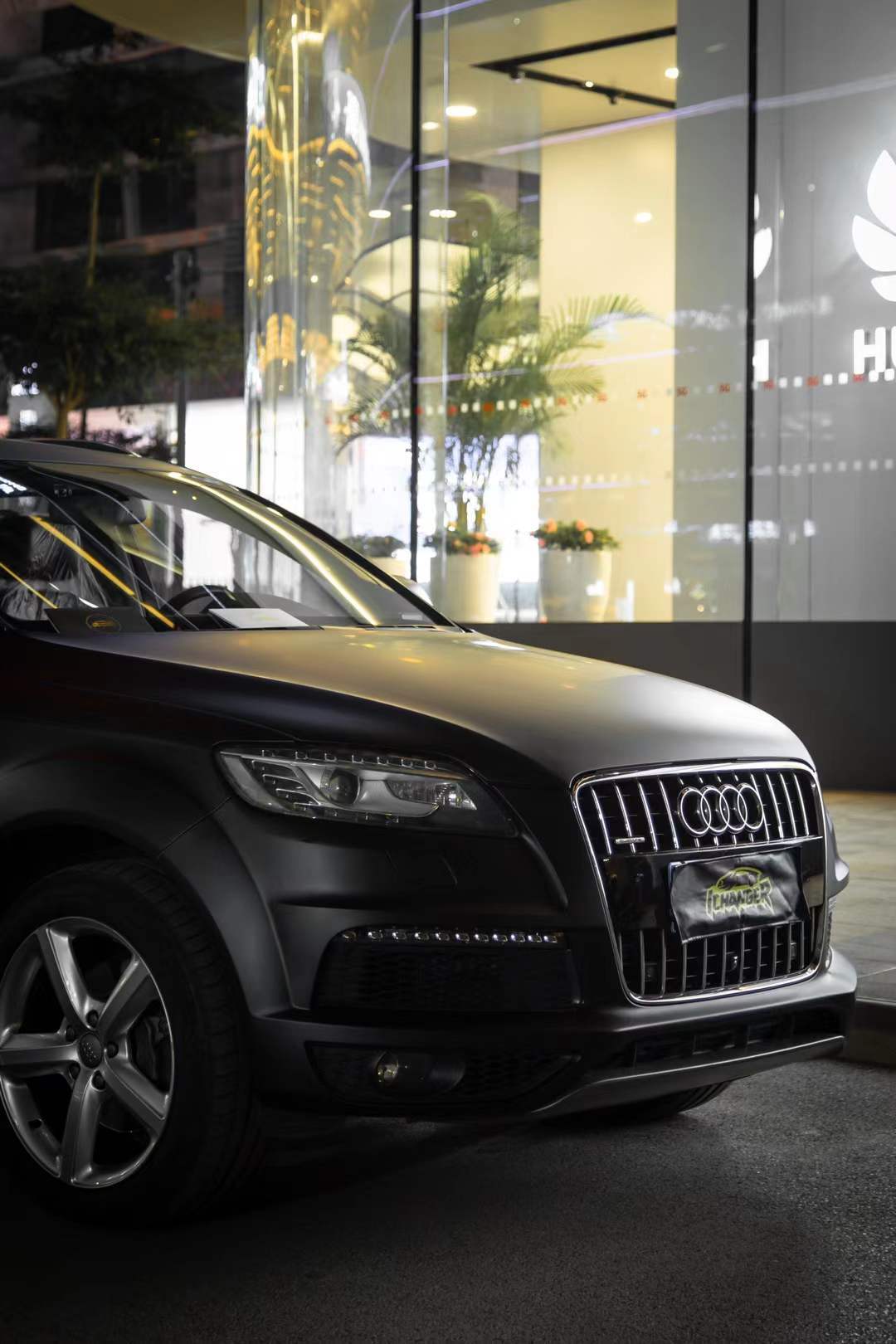 奥迪q7全车黑化ichangericr改变者亚面电镀黑改色膜