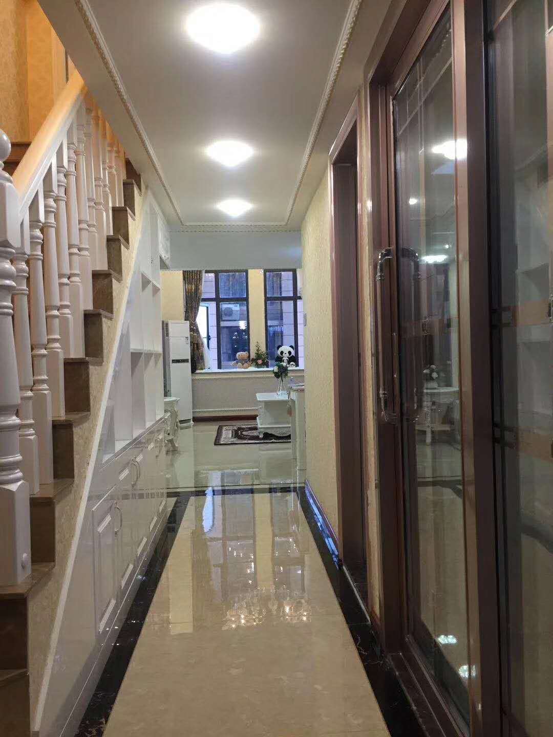 我们直接照着样板间的样子装修下来,前前后后花了15万,小户型的欧式