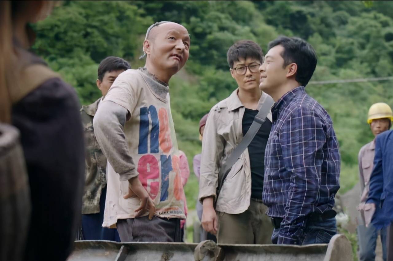 《石头开花》首播获赞,大咖云集太惊艳,富大龙首演村书记很真实?