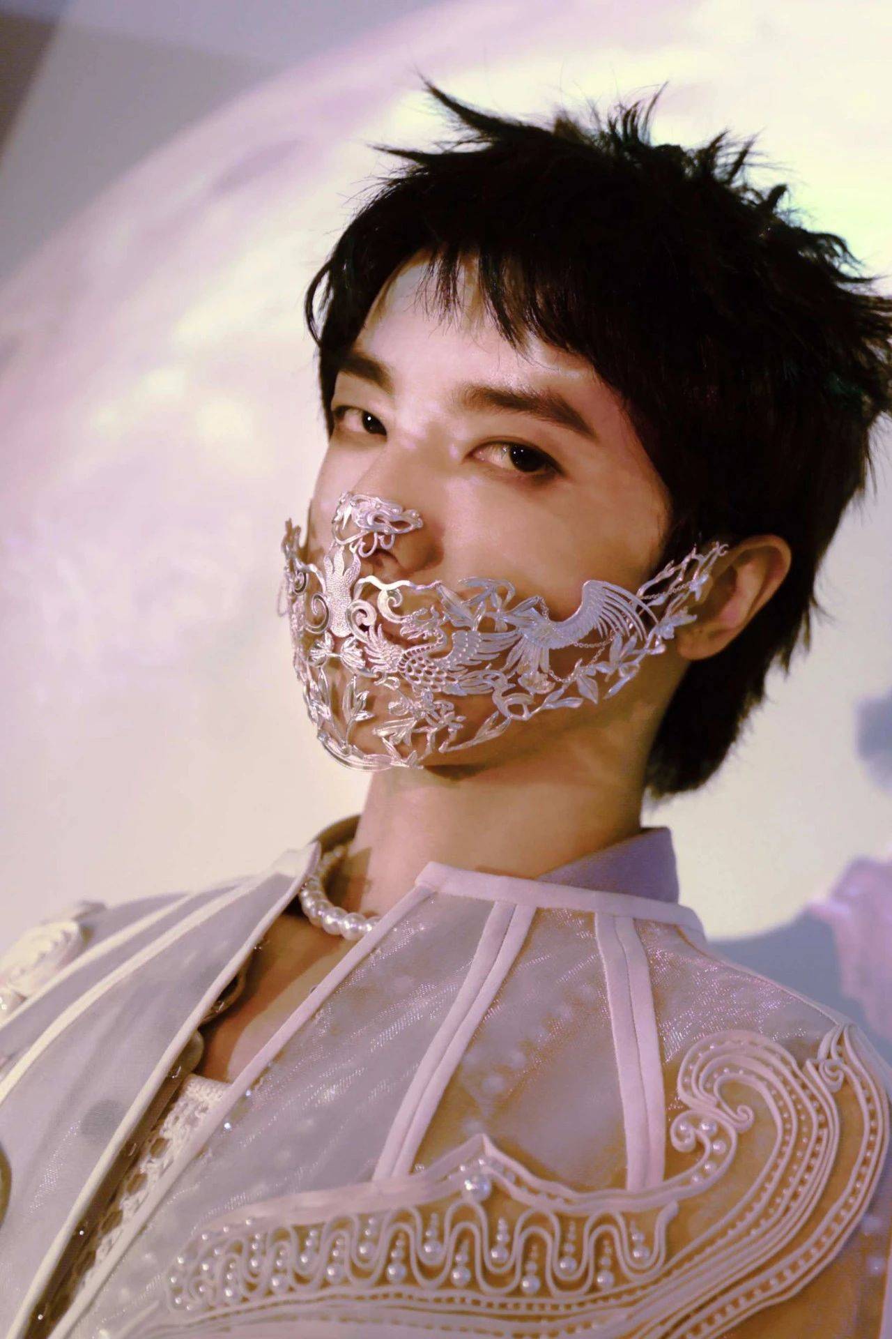 华晨宇壁纸舞台照好有氛围感啊视觉冲击力极强