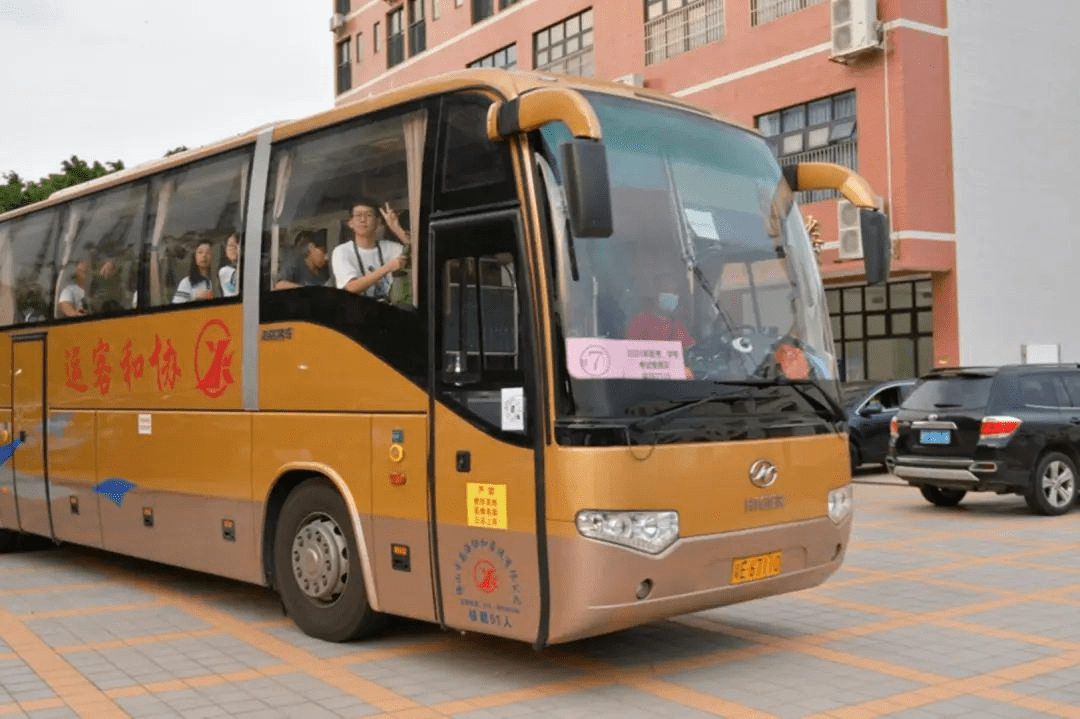 再见同学你好校友佛山南海中学分校21届高三学子高考凯旋