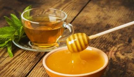 蜂蜜对老年人有什么坏处 d8ec86843e3c40baa75f251a884ce6ef.jpeg