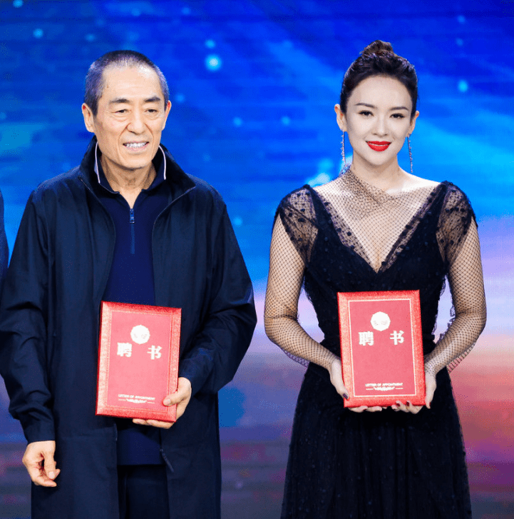 两代谋女郎与张艺谋同台，倪妮刘浩存感谢恩师，听张导评价后落泪