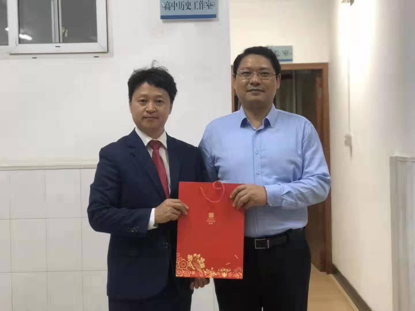 长兴中学钦国强校长整堂报告会全程听完,对新安龙老师演讲会效果也是