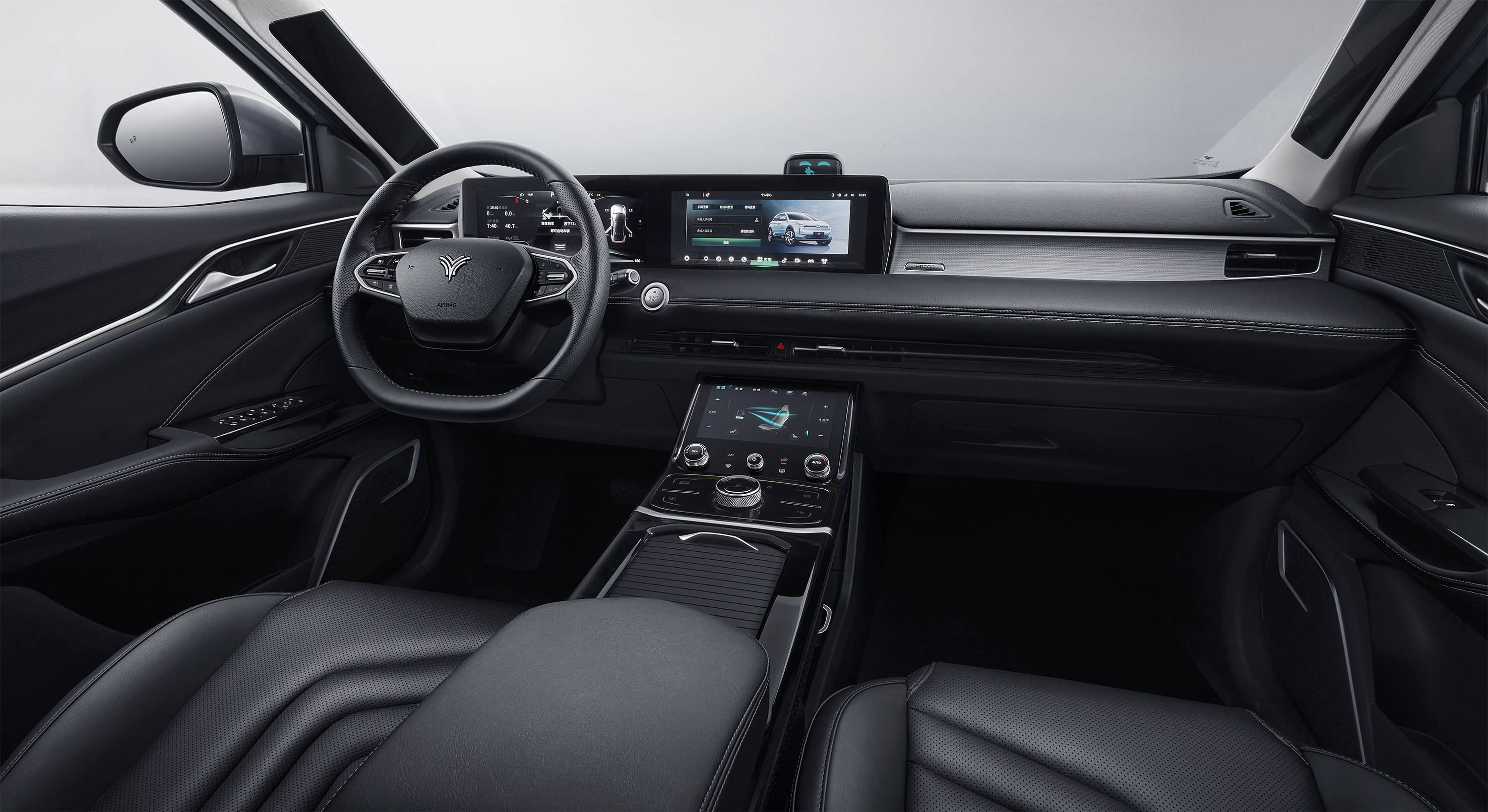 哪吒u pro还可实现a柱"透明"可视化,算得上是哪吒u pro内饰最具科技感