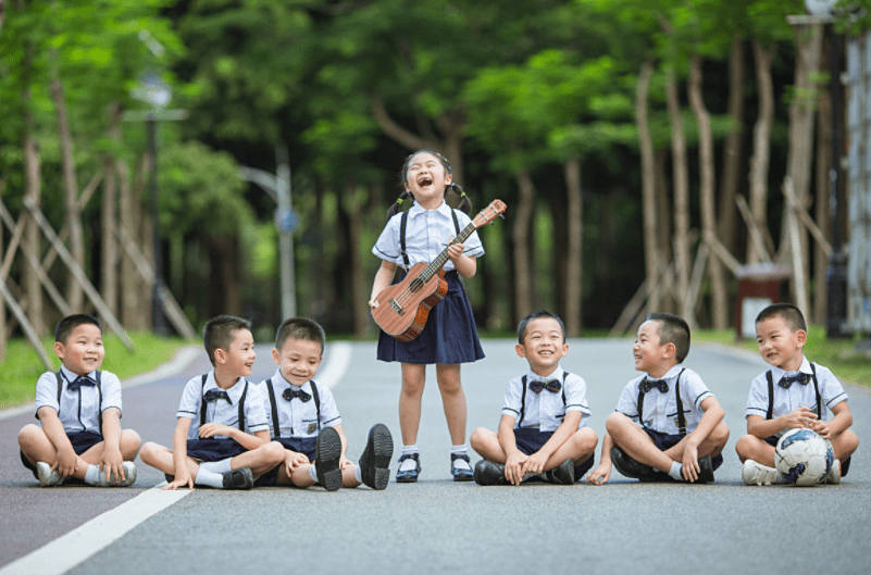 幼儿园创意毕业照火了孩子的狂欢成家长的悲哀变相烧钱