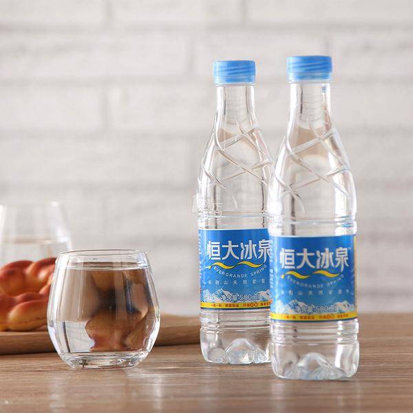 恒大冰泉图片大全 e3a6a7aef64049f7b3967dc0f990c666.jpeg