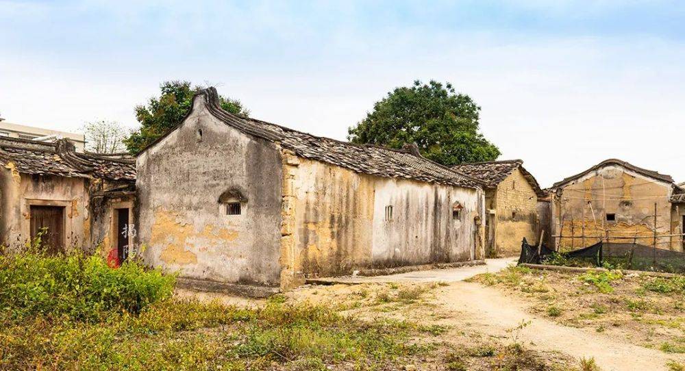 作为广东省的一个地级市,潮汕四市之一,揭阳因秦戌五岭之一的揭阳岭得