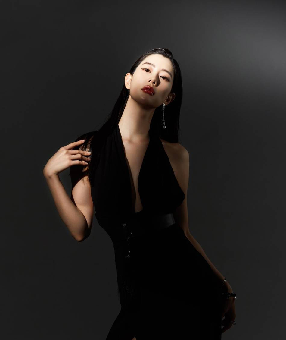 克拉拉黑色低胸露背礼服 身材曲线曼妙妩媚性感