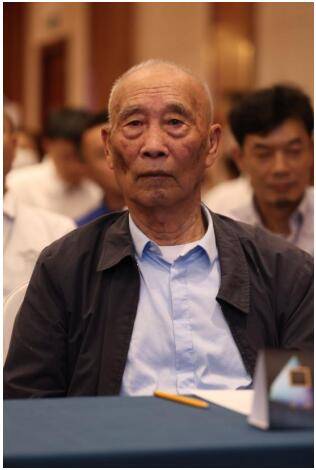 50余年在生产一线匠心制茶,被誉为"中国普洱茶发酵大师"的杨行吉老师