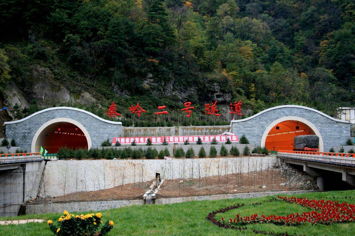 原创中国的秦岭隧道,堪称全球最长隧道,不仅有高速公路还有高速铁路