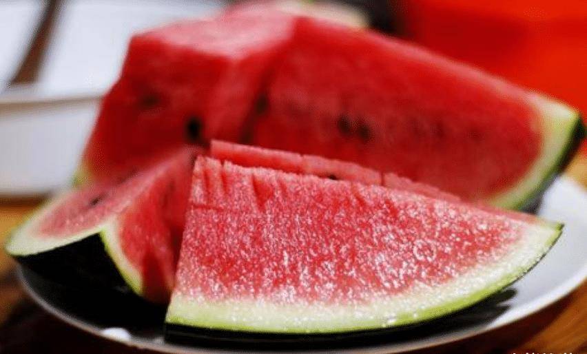 如何挑选西瓜是甜成熟的 37ed9de183514dc39918ad5722e1d525.jpeg