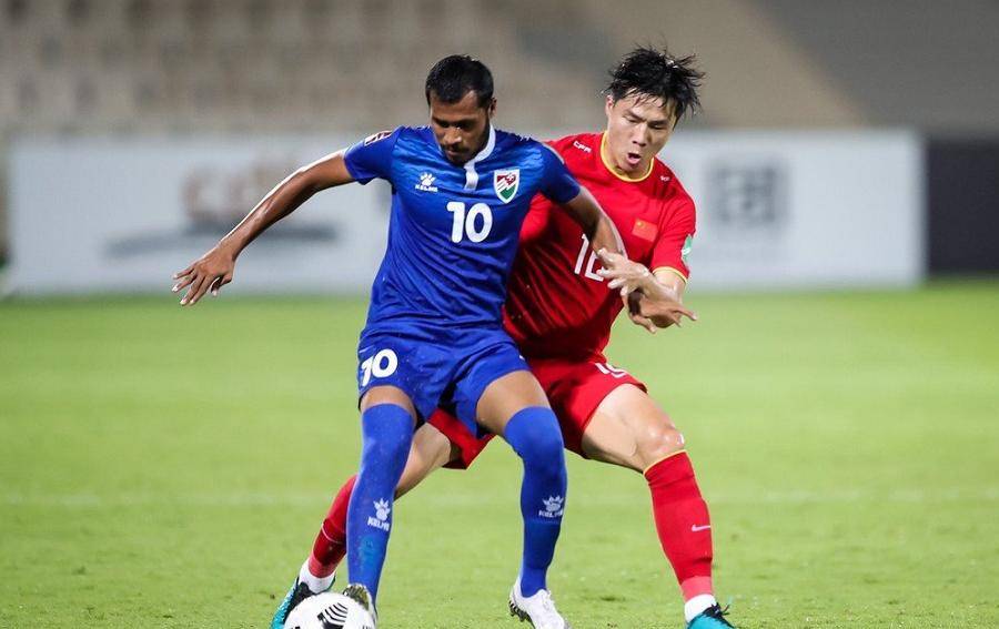 中国足球排行_国足应该放弃冲击世界杯的目标,排名小组第三就不错,第四名也行