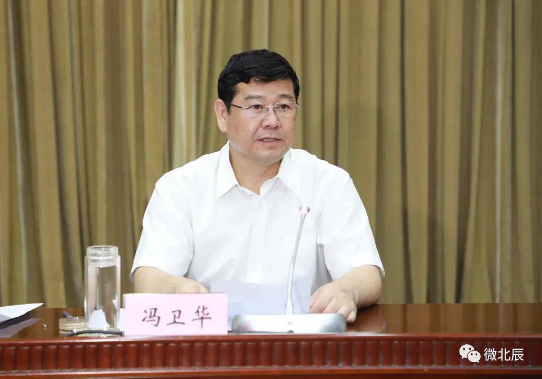 区委副书记,区政府党组书记徐晖主持会议,区委常委,常务副区长王旭东