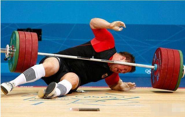 亚洲第一大力士,曾拿下60多次世界冠军,33岁是家中仅有300元_蔡莉