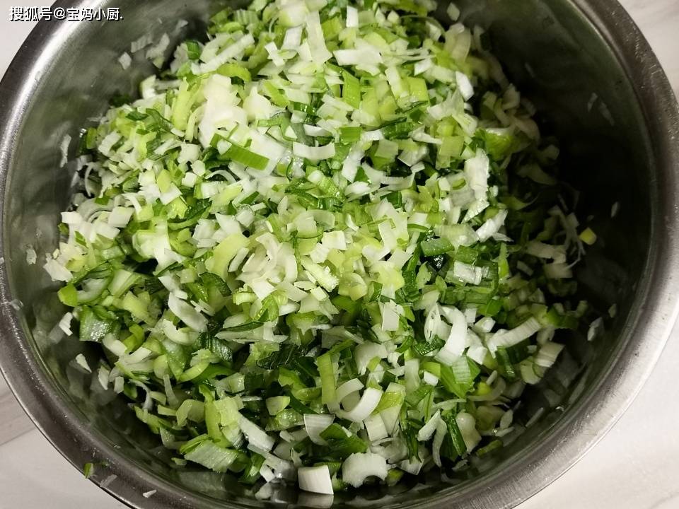 学会这个猪肉大葱馅调法,以后做包子,馅饼,饺子再也不发愁,可香了