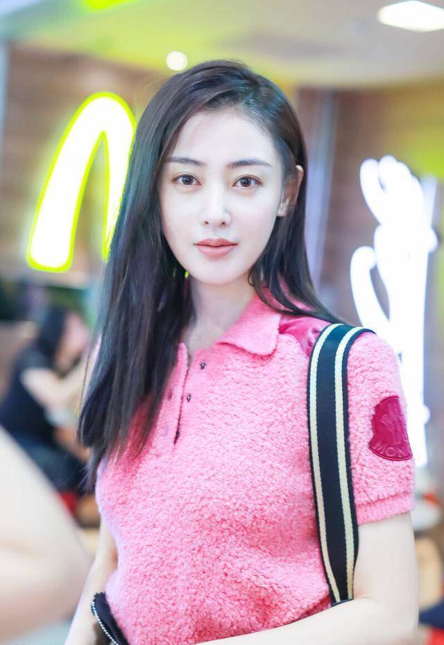 《从你的全世界路过》,此后更又曝出,说张天爱抢了金晨的机会,出演了