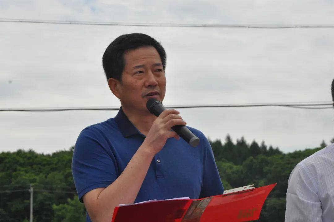 国家杂交水稻工程技术研究中心主任齐绍武在仪式上讲话