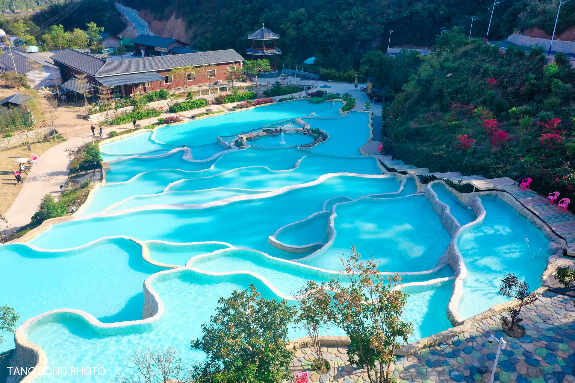 广西版棉花堡温泉藏在防城港大山里游客不顾千里慕名而来