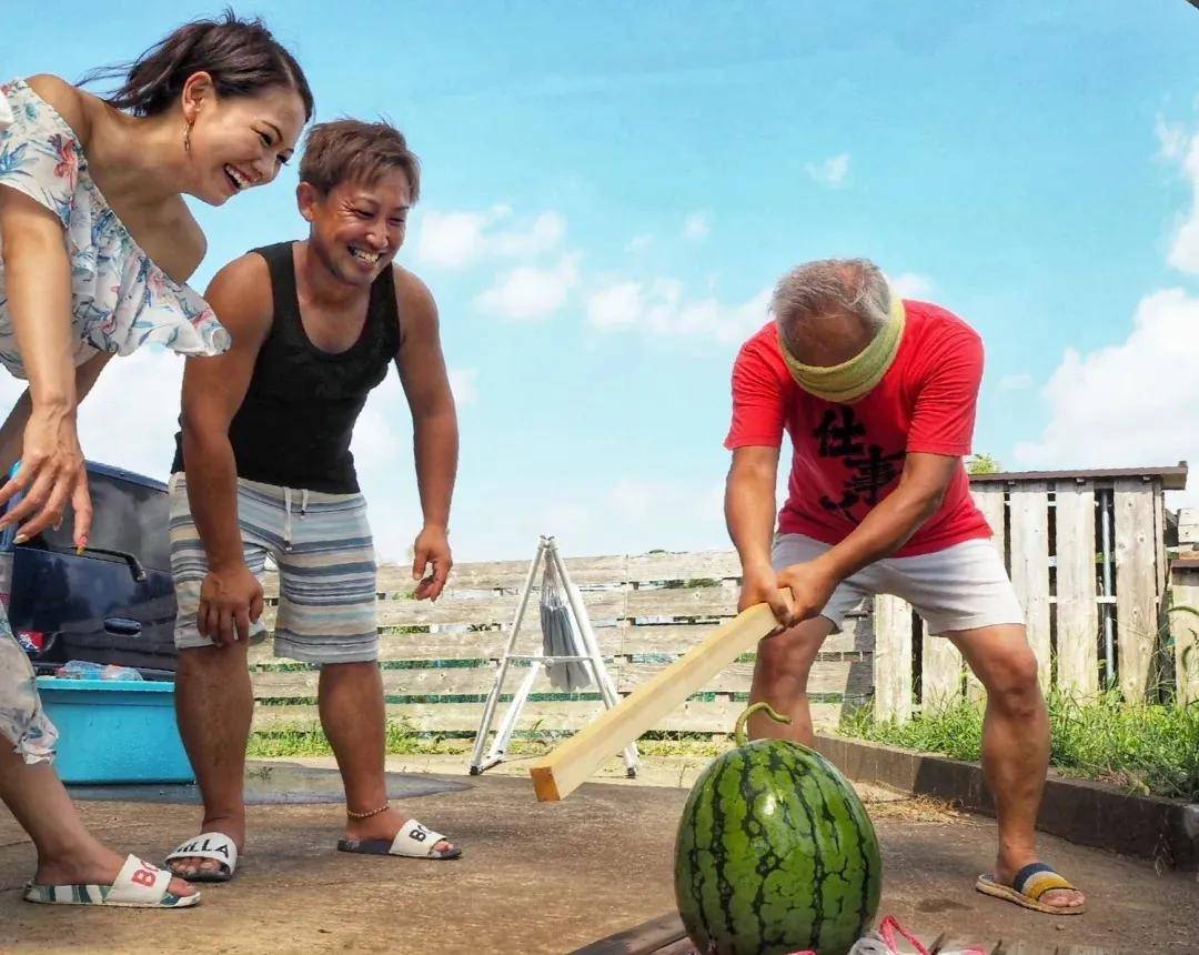 打西瓜(すいか割り)