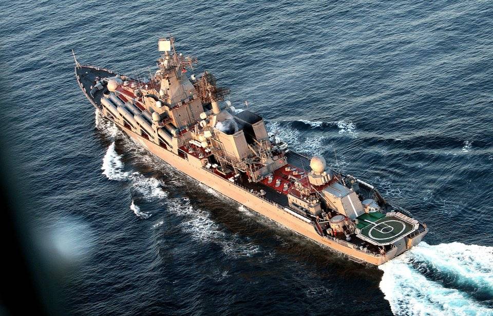 20艘俄战舰组团“反航母”，距夏威夷仅35海里，卡尔文森号在附近