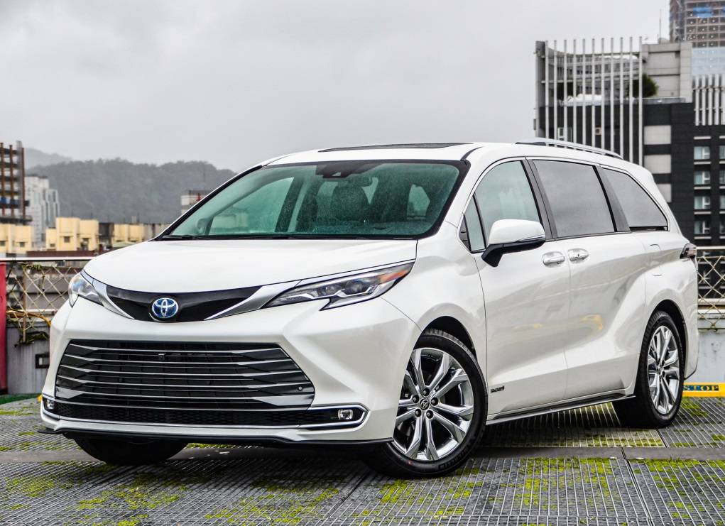 丰田全新mpv Sienna正式国产 广汽丰田中文命名 赛那 车型