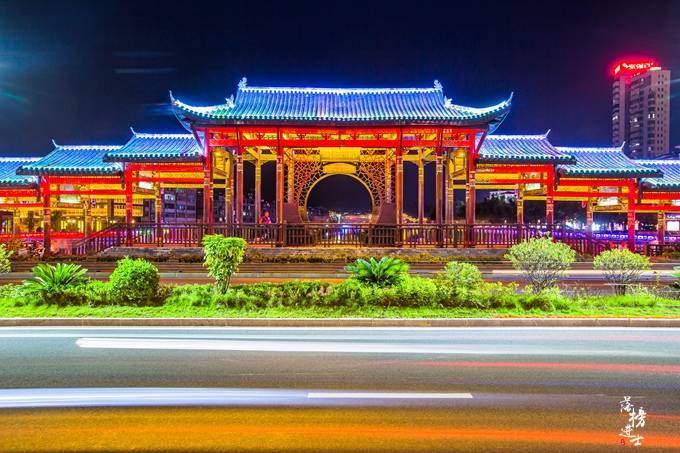 原创江西全南有一座网红桥造型精美夜色下宛如一道亮丽的彩虹