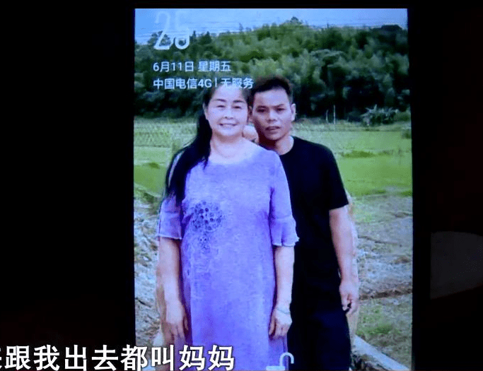 妻子抛弃生病的丈夫,嫁给小16岁的男友,11年后遭嫌弃:她老了_徐英