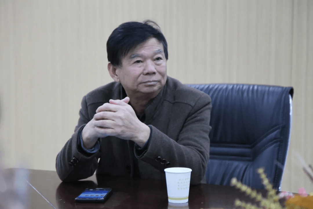 主编 蒋峰荣执行主编 刘世雄→编 纂 团 队2020年,是定边县幼儿园正式