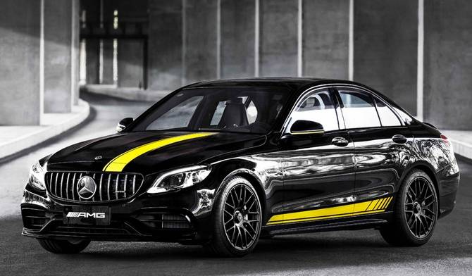 奔驰amg版c63实拍动感造型八缸引擎预售98万实车真霸气