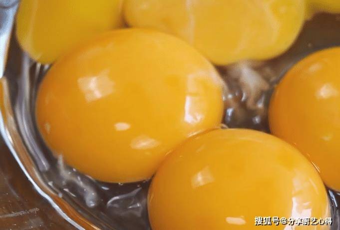 做法|电饭煲蛋糕的好吃做法，分享配方比例，松软不塌陷，比烤的还香