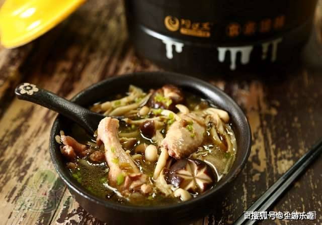 杂菌菇煲鸡汤的做法大全 90f09ce2fe8f4667945bc2820388084b.jpeg