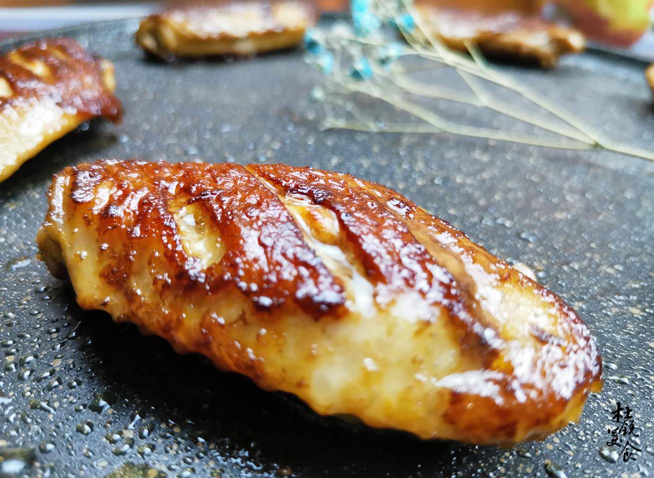 不用烤箱烧烤炉,1把平底锅,做出美味香煎鸡翅,比外面好吃