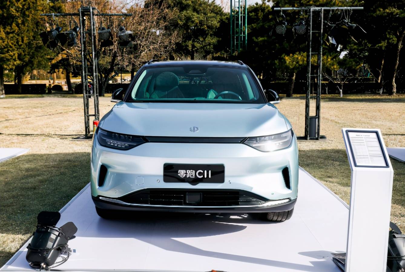 零跑汽车为新能源汽车下乡助力亮相空港国际博览中心