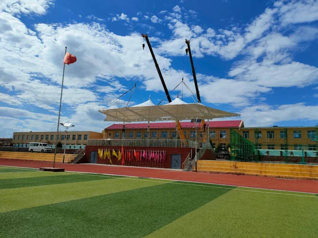 阳原二中膜结构看台已完工