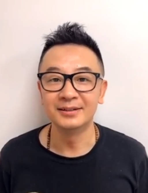 黄海波夫妻罕见同框,面对镜头大秀恩爱
