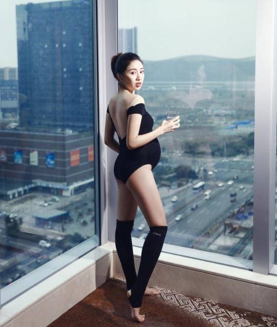 中国艺术体操女神，退役后嫁1米58老公，如今生活很恩爱