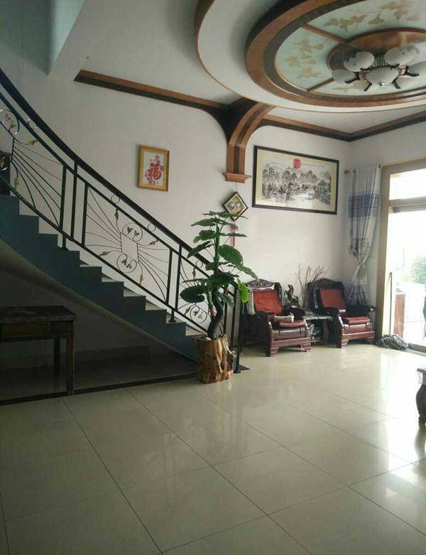 老公的家在离县城不远的农村,家里的房子是刚刚重新装修过的自建房.