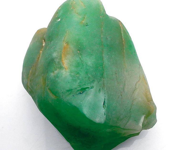 著名产地辽宁省岫岩县而得名"岫玉",是市场上最常见的玉石品种之一