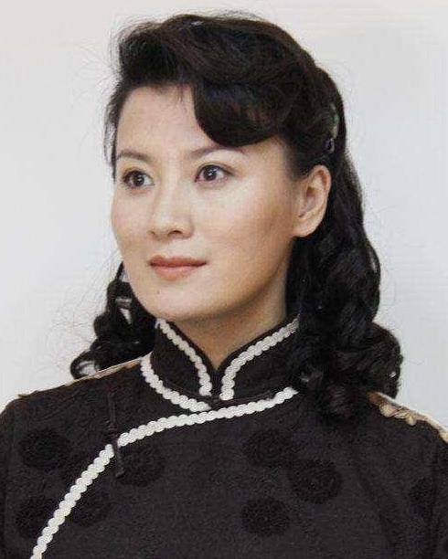 巍子和前妻所生的儿子王紫逸也在影视圈打拼.