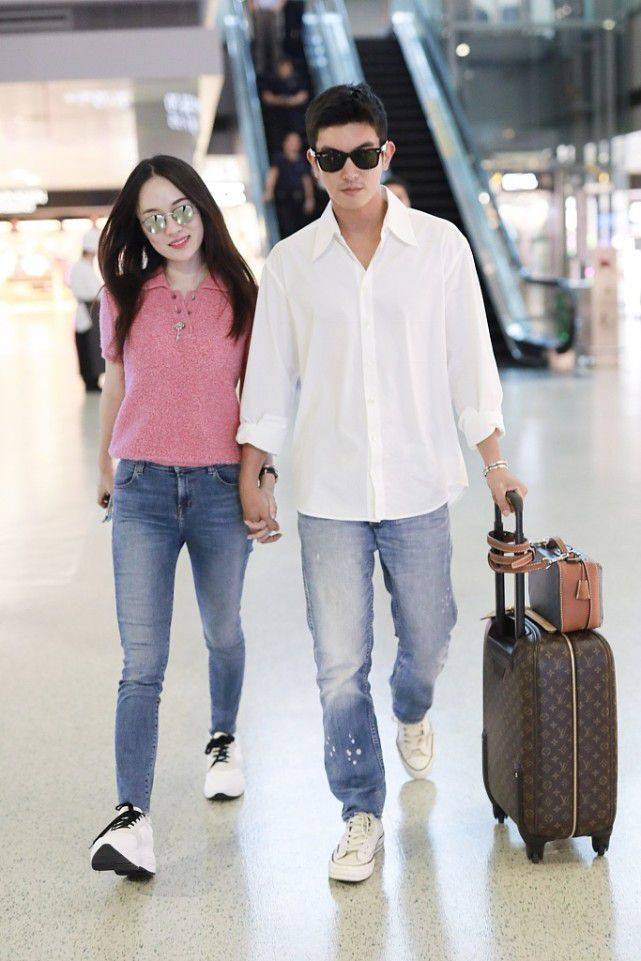 魅力|霍思燕真是嫁给了爱情，拉着杜江穿情侣装也太养眼了，看着好甜