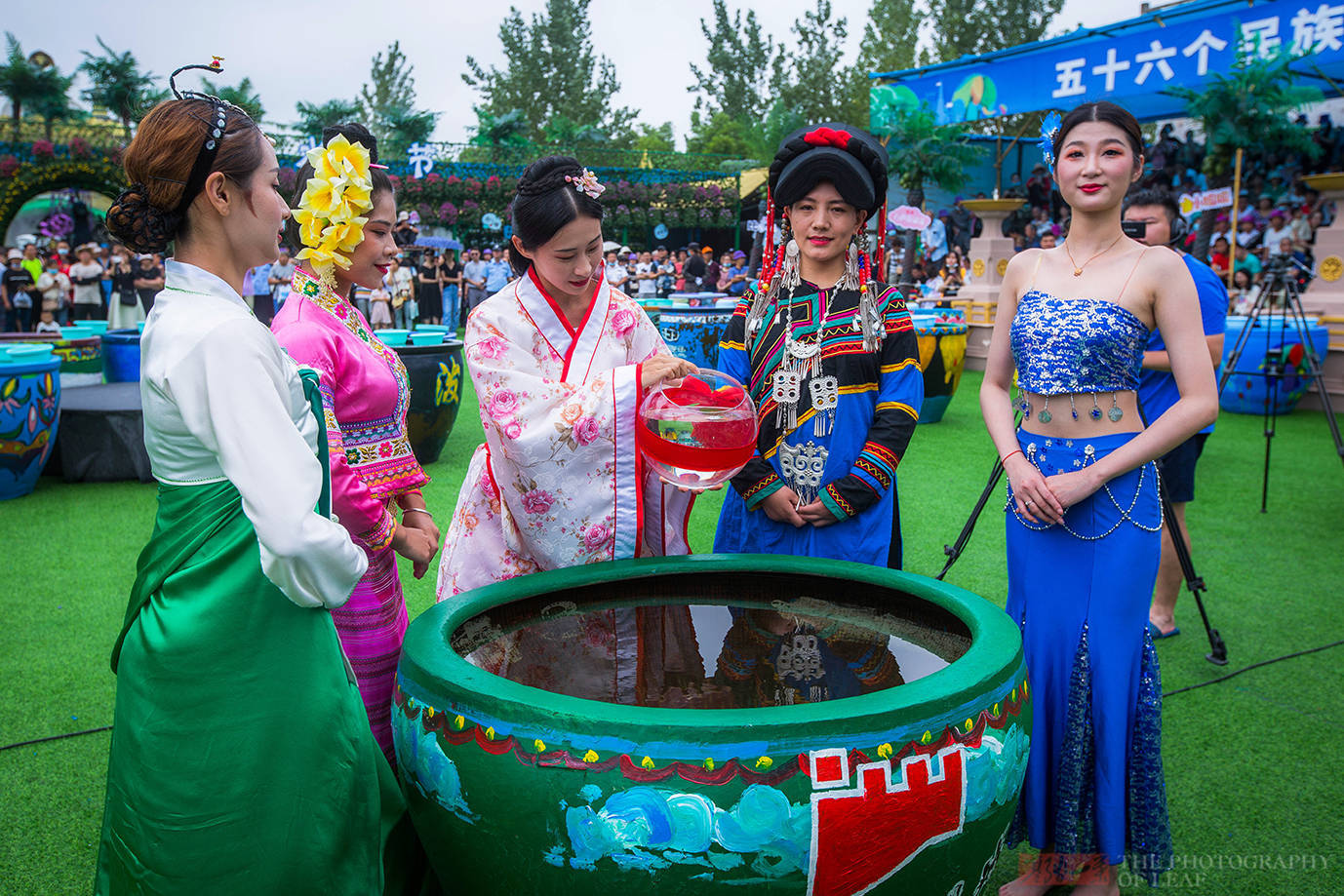 宁波市|终于明白为何汉族没有泼水节，不是缺水关键在服装，不信你看图