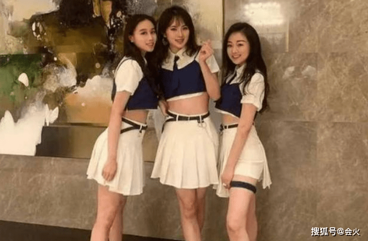奚梦瑶|赌王幼女何超欣庆生！穿紧身吊带身材丰腴，化大浓妆五官精致