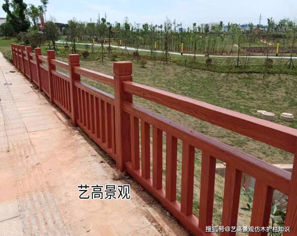 江西公園道路仿木護欄,綠化草坪,水泥仿木欄杆,陽光正好