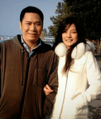 赵薇丈夫黄有龙欠债不还被诉 “空手套白狼”收购万家文化(图2)